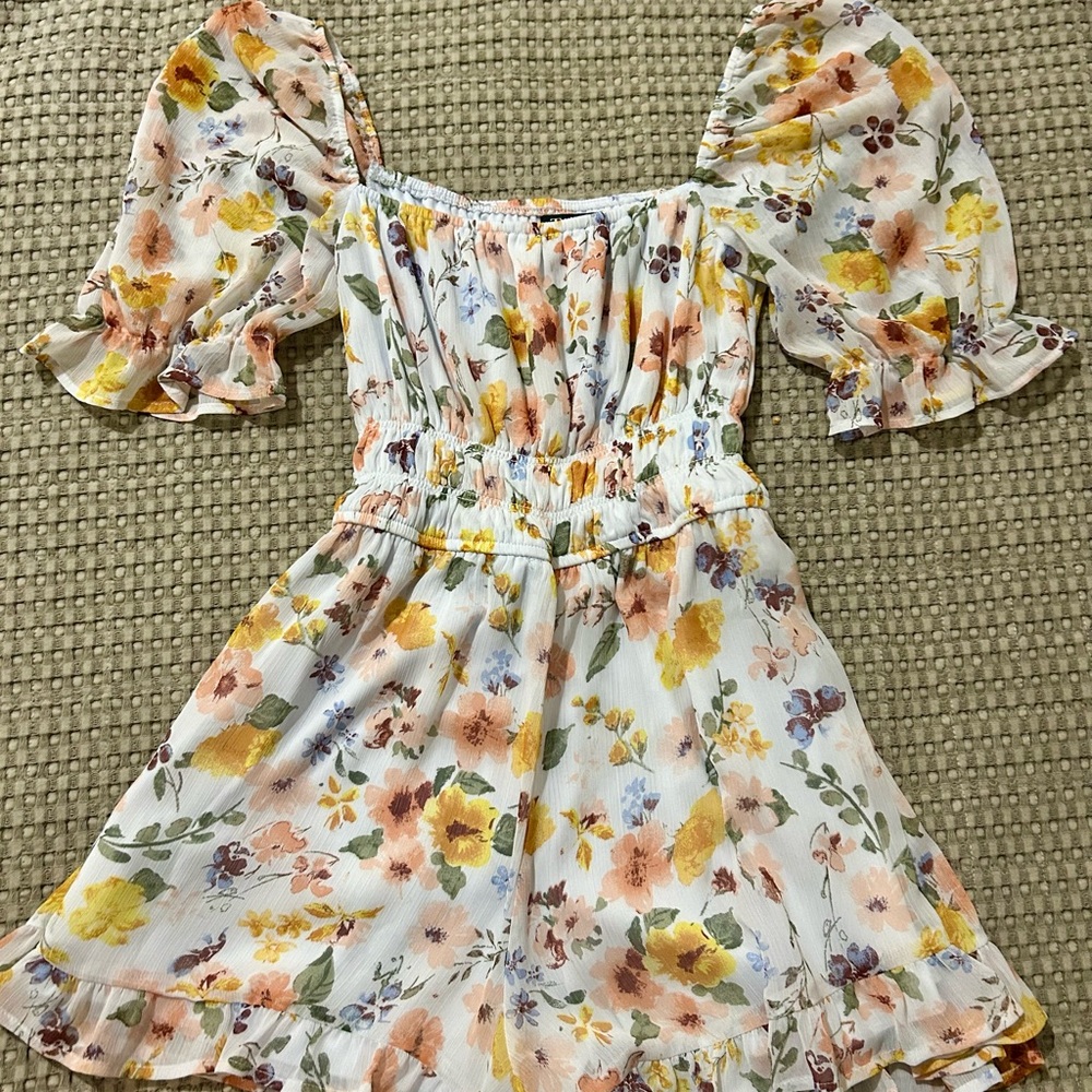 Trixxi Multicolor Floral Puff Sleeve Romper - Picture 2 of 4